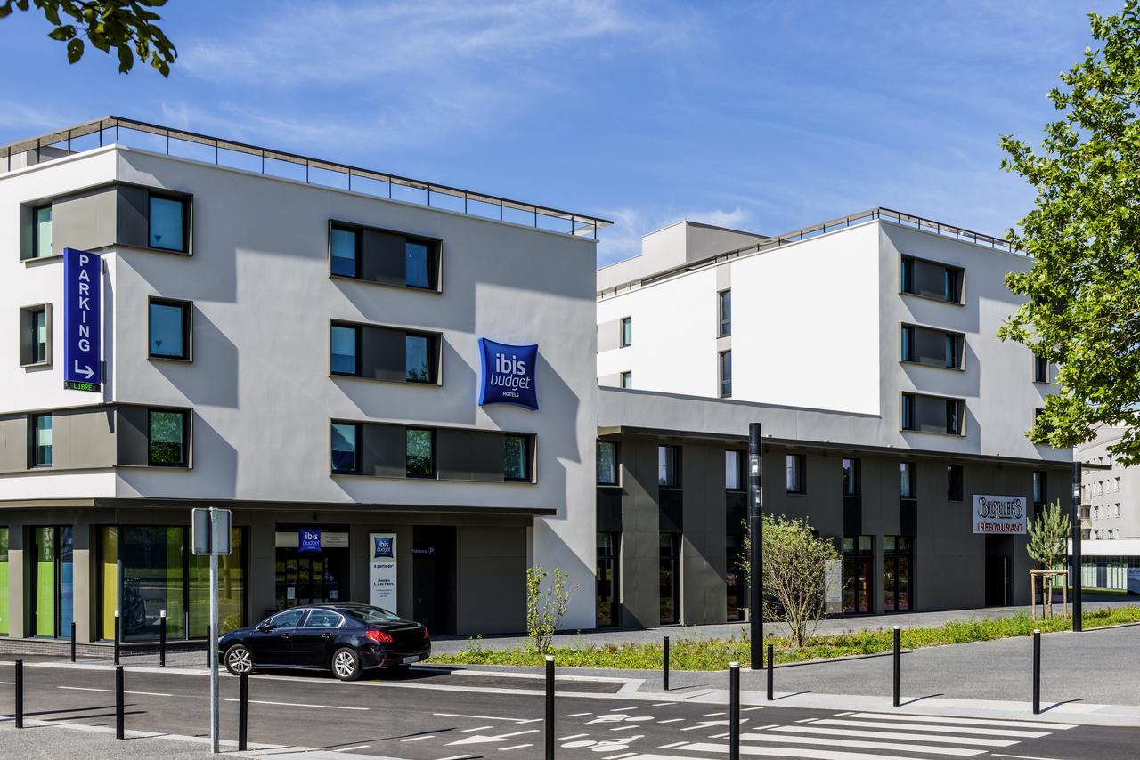 Ibis Budget Saint Quentin Yvelines - Velodrome Монтиньи-ле-Бретонё Экстерьер фото