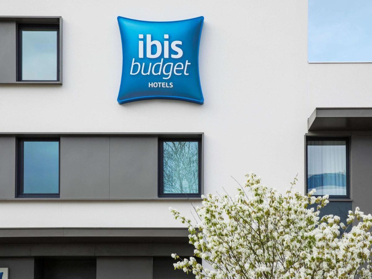 Ibis Budget Saint Quentin Yvelines - Velodrome Монтиньи-ле-Бретонё Экстерьер фото