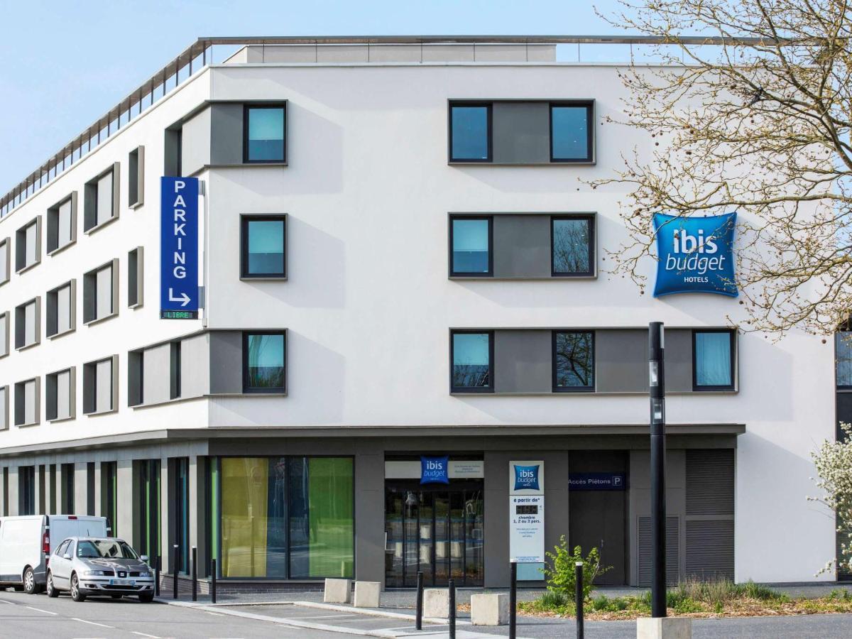 Ibis Budget Saint Quentin Yvelines - Velodrome Монтиньи-ле-Бретонё Экстерьер фото